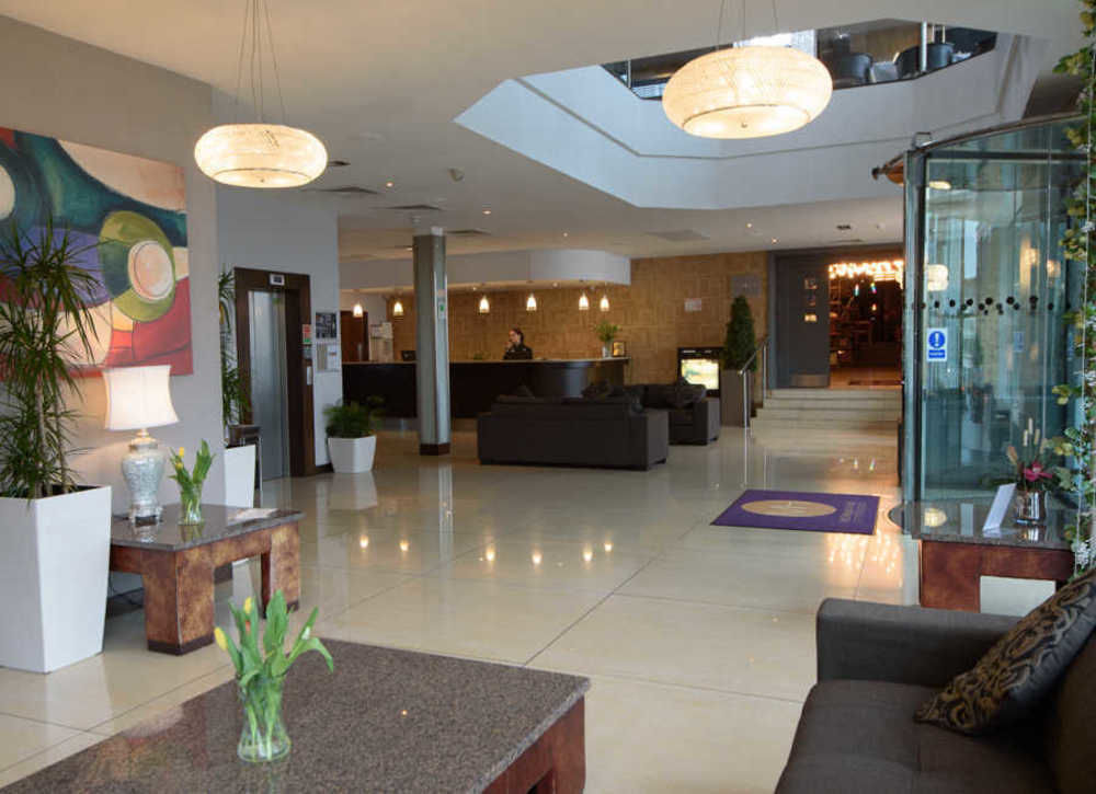 Mcgettigans Hotel Letterkenny Buitenkant foto